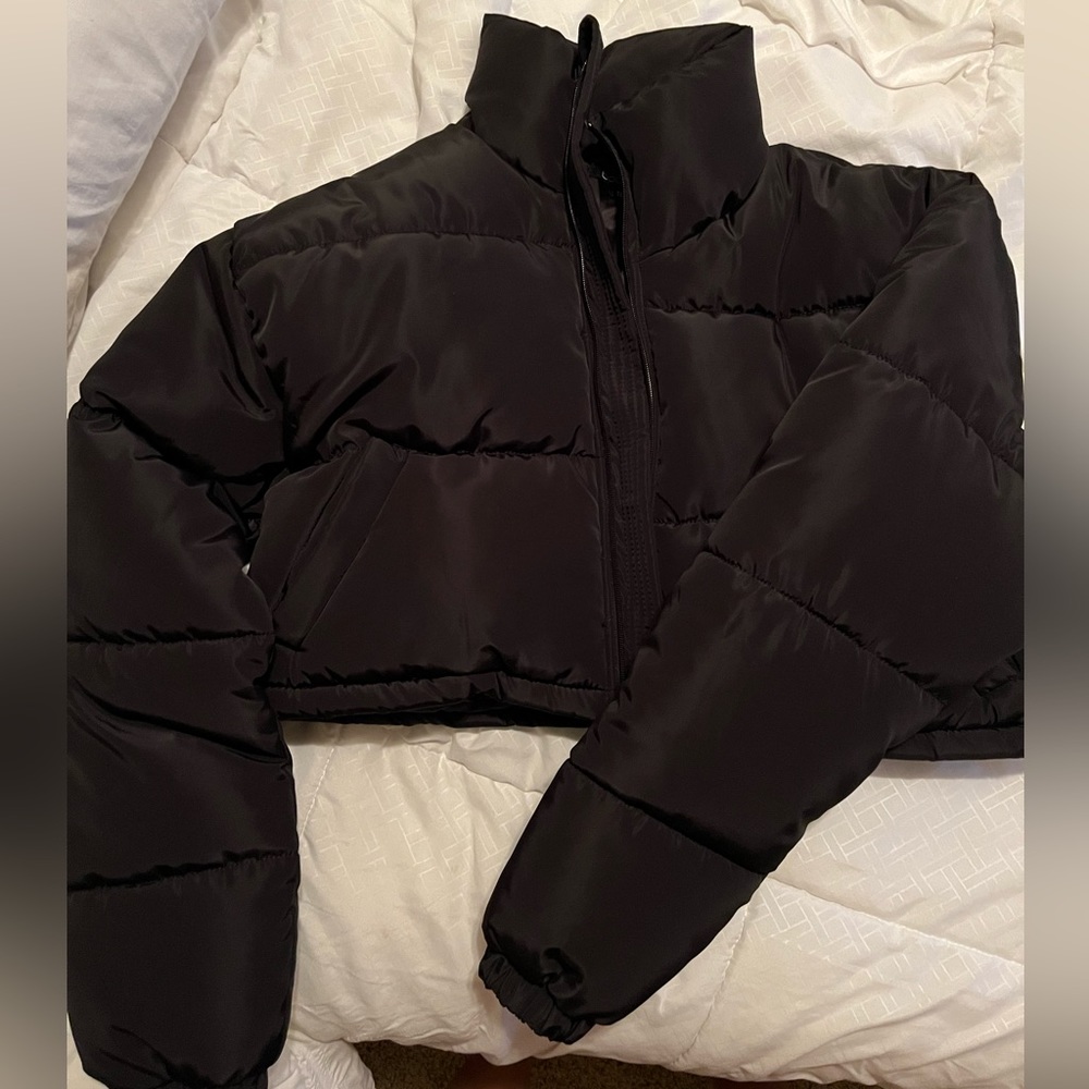 Boohoo cropped puffer jacket NWOT